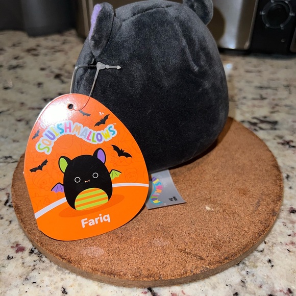 New 4” Fariq the Black Bat Squishmallows - Picture 6 of 6